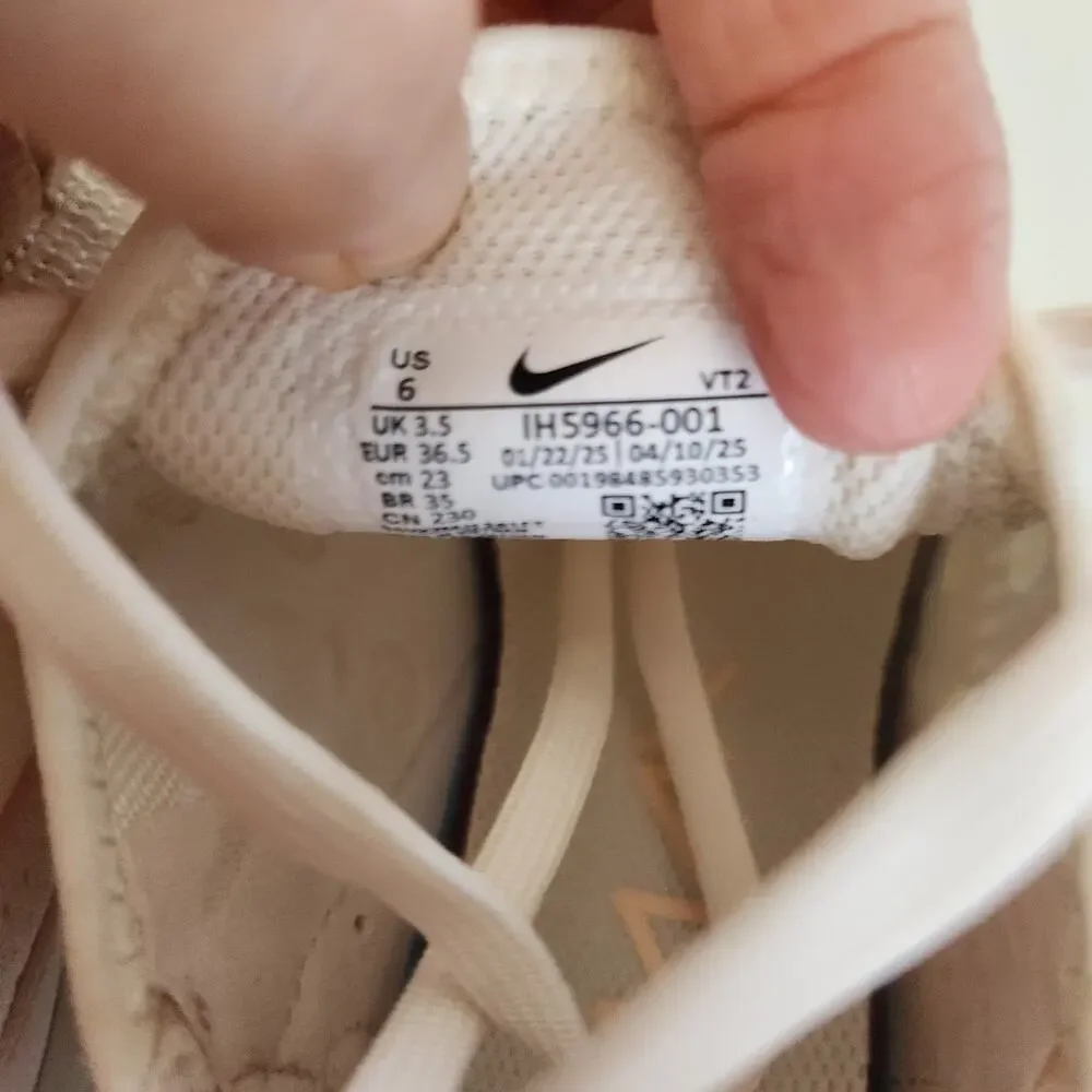 Nike women air